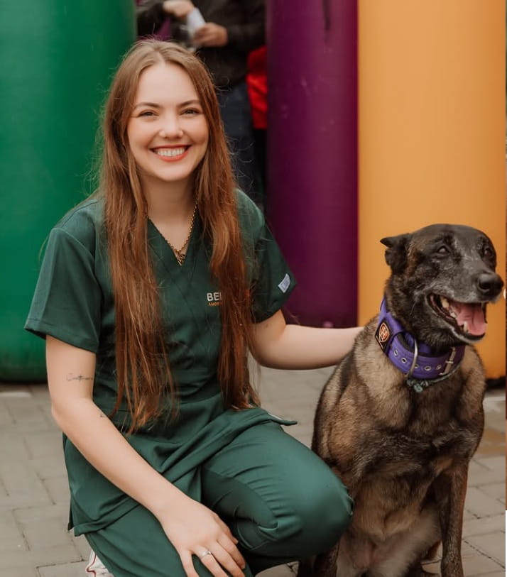 Médica Veterinária — Beni Bichos